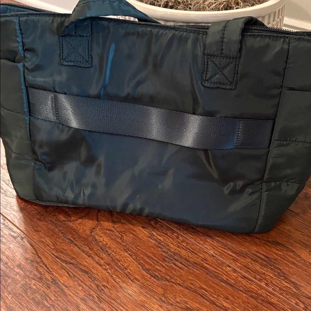 Paul Mitchell tea tree puffer tote - Picture 3 of 8